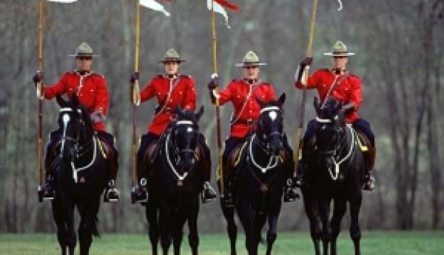 Виды формы королевской канадской конной полиции