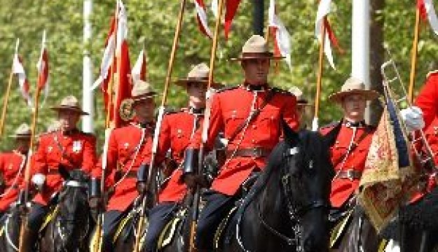 Взлеты и падения Королевской канадской конной полиции
